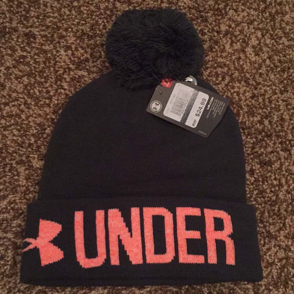 **NEW** UA Pom beanie